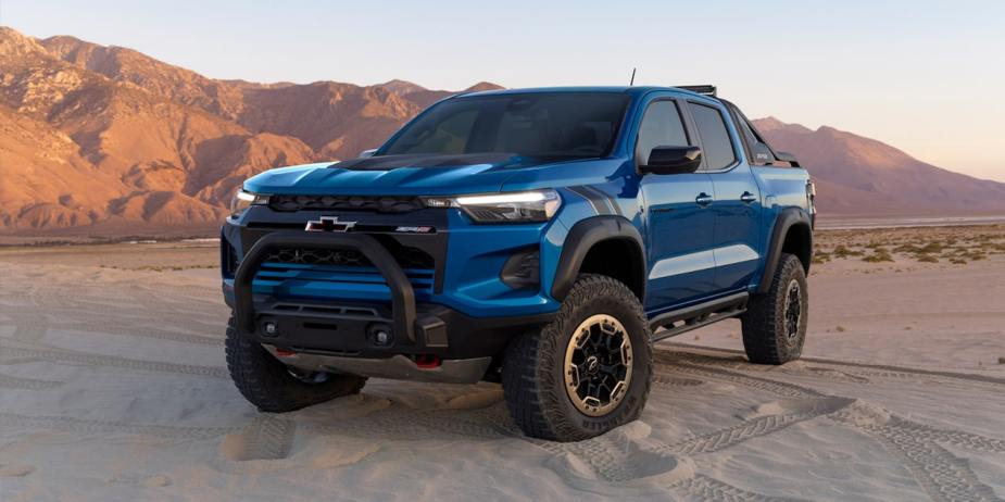 The Chevy Colorado 2023 blue mid-size pickup has a very bold look.