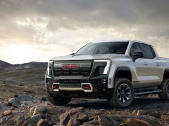 4 reasons you should wait for the new 2024 Sierra EV truck to pass through and 1