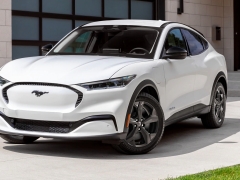 3 reasons why the 2023 Ford Mustang Mach-E is still a threat to the Hyundai Ioniq 5