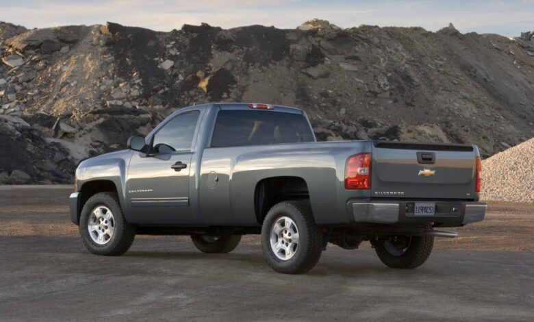 The best full size pickup trucks include this 2009 Chevrolet Silverado