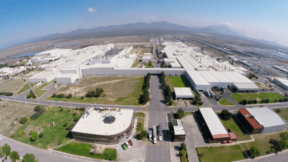 A bird's eye view of the Stellantis engine plant opened by Chrysler Corporation in Saltillo, Mexico, many buildings visible. 