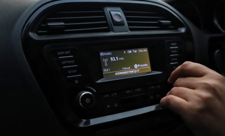 close up of an AM Radio in a car.