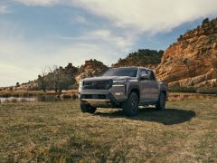Only 3 new midsize trucks come with the standard 6-cylinder engine